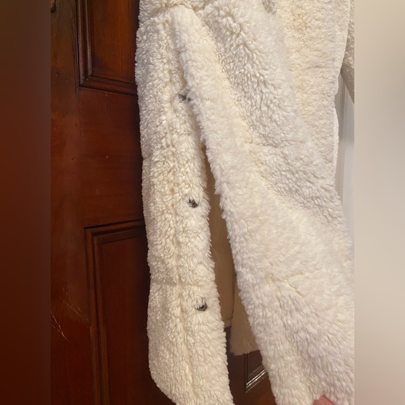 Michael Kors Quilted Ciré and Faux
Shearling Reversible Puffer
Coat- Women’s MED - Picture 9 of 16